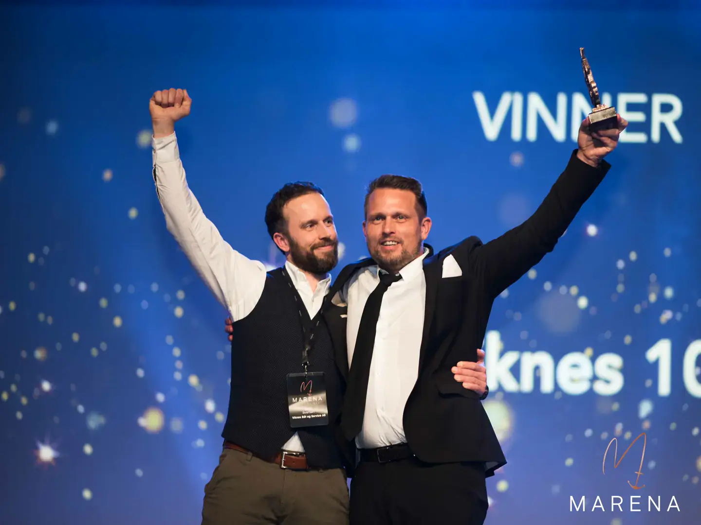 Viknes vant Innovasjonsprisen for båt i fjor. Også i år er daglig leder Kristian Sivertsen (t.h.) nominert i kategorien «Blå Ildsjel». T.v. er sjefsdesigner Gisle Sivertsen. Foto: Norboat