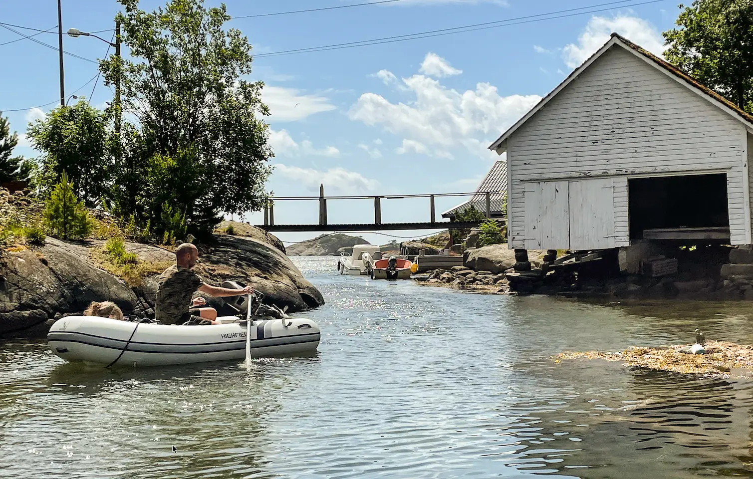 Ekte Sørlandsidyll: Med lettbåten ved Sandøya.